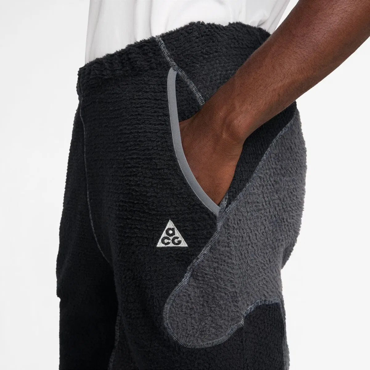 Мужские спортивные штаны технические Nike ACG Wolf Lichen Caps Pant, Black/Anthracite/Cool Grey/Summit White — фото 3