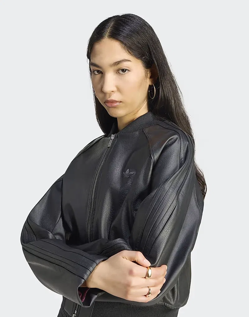 Спортивная куртка Adidas Originals Pleather sst в черно-бордовом цвете — фото 4