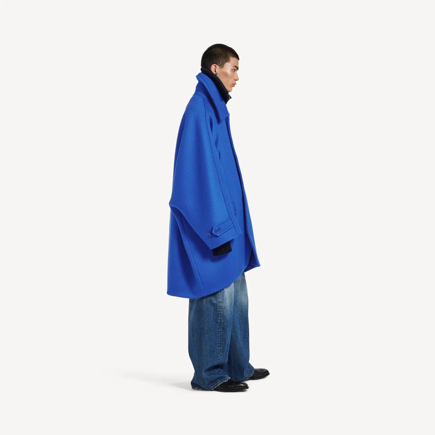Мужское большое пальто-кокон в электрическом синем цвете Balenciaga, синий — фото 3
