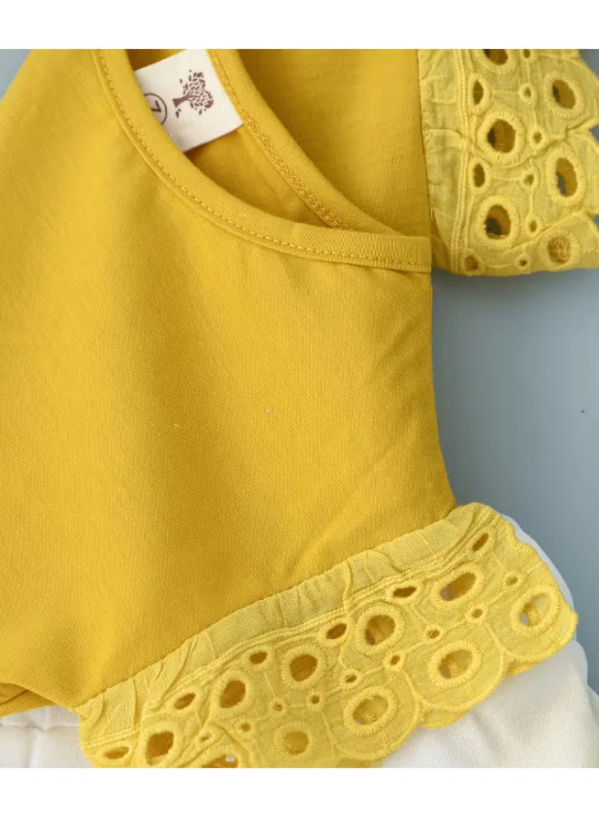 Комплект футболка с расклешенными рукавами и шорты Babyqlo, желтый — фото 4