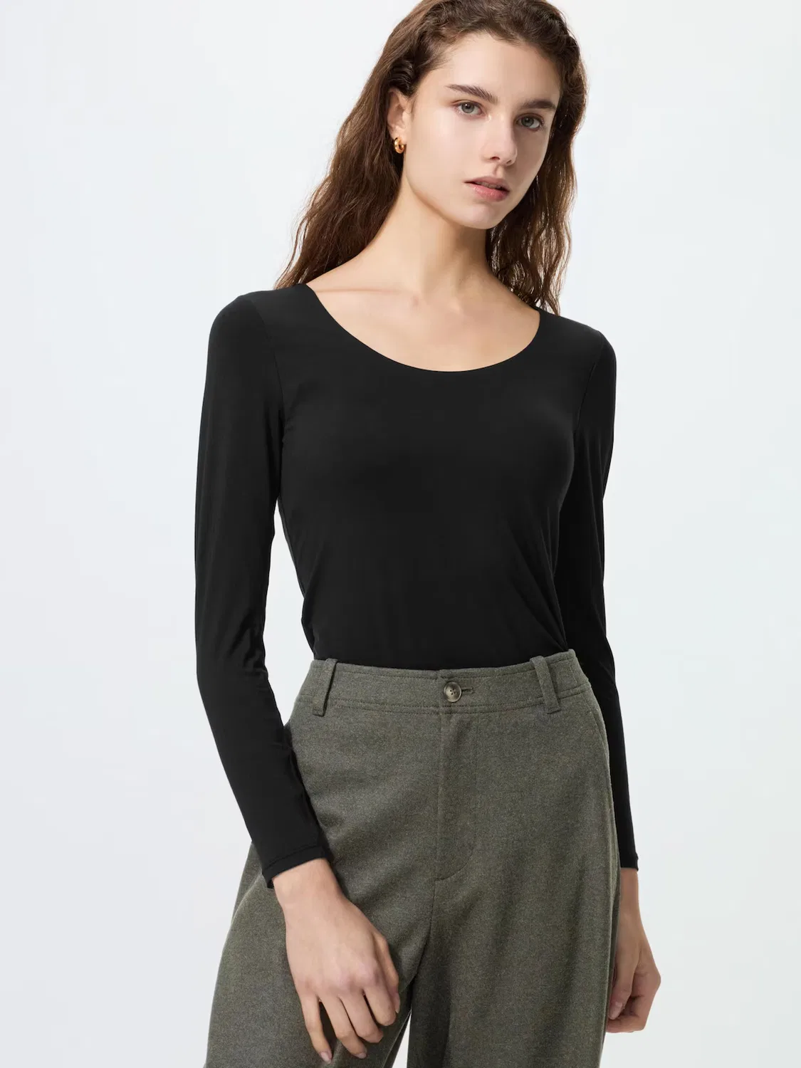 Футболка Uniqlo, с технологией Heattech, у-образный вырез и рукав 8/10, черный