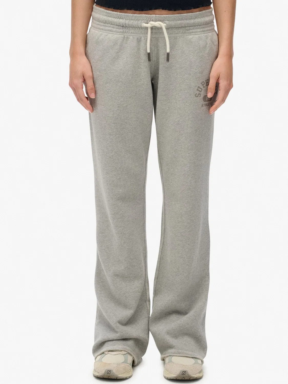 Джоггеры зауженные Athletic Essentials Low Rise Flare Superdry, светло-серый