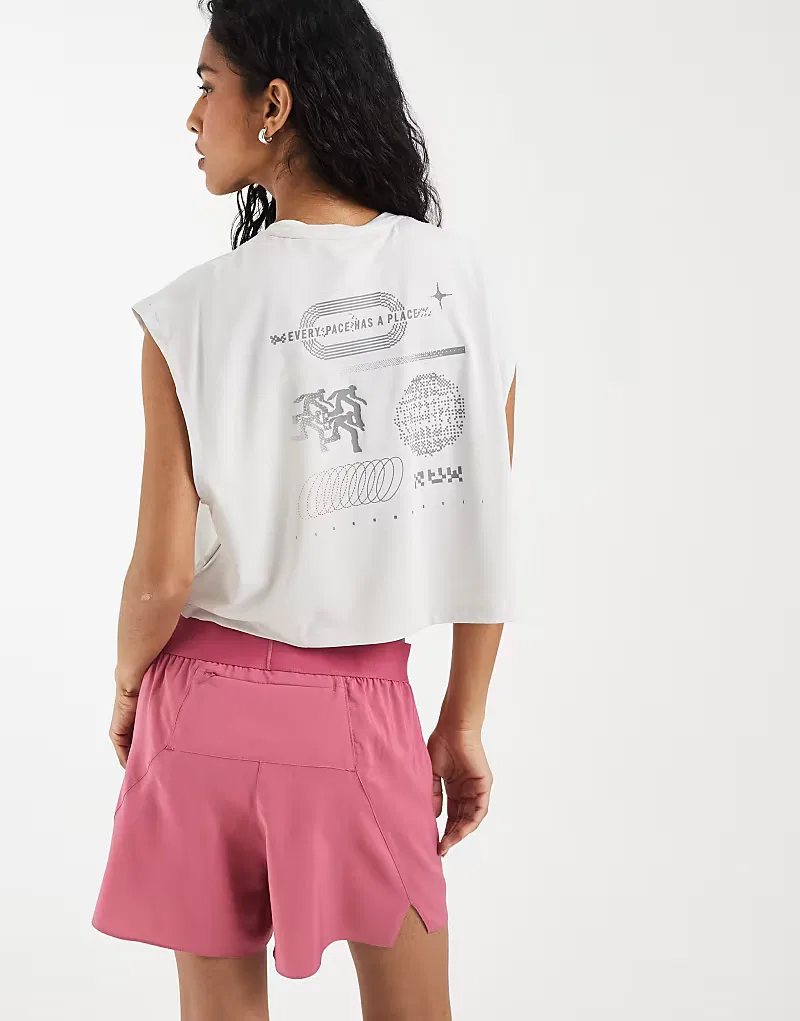 Беговые шорты Adidas Running Essentials вишневого — фото 4