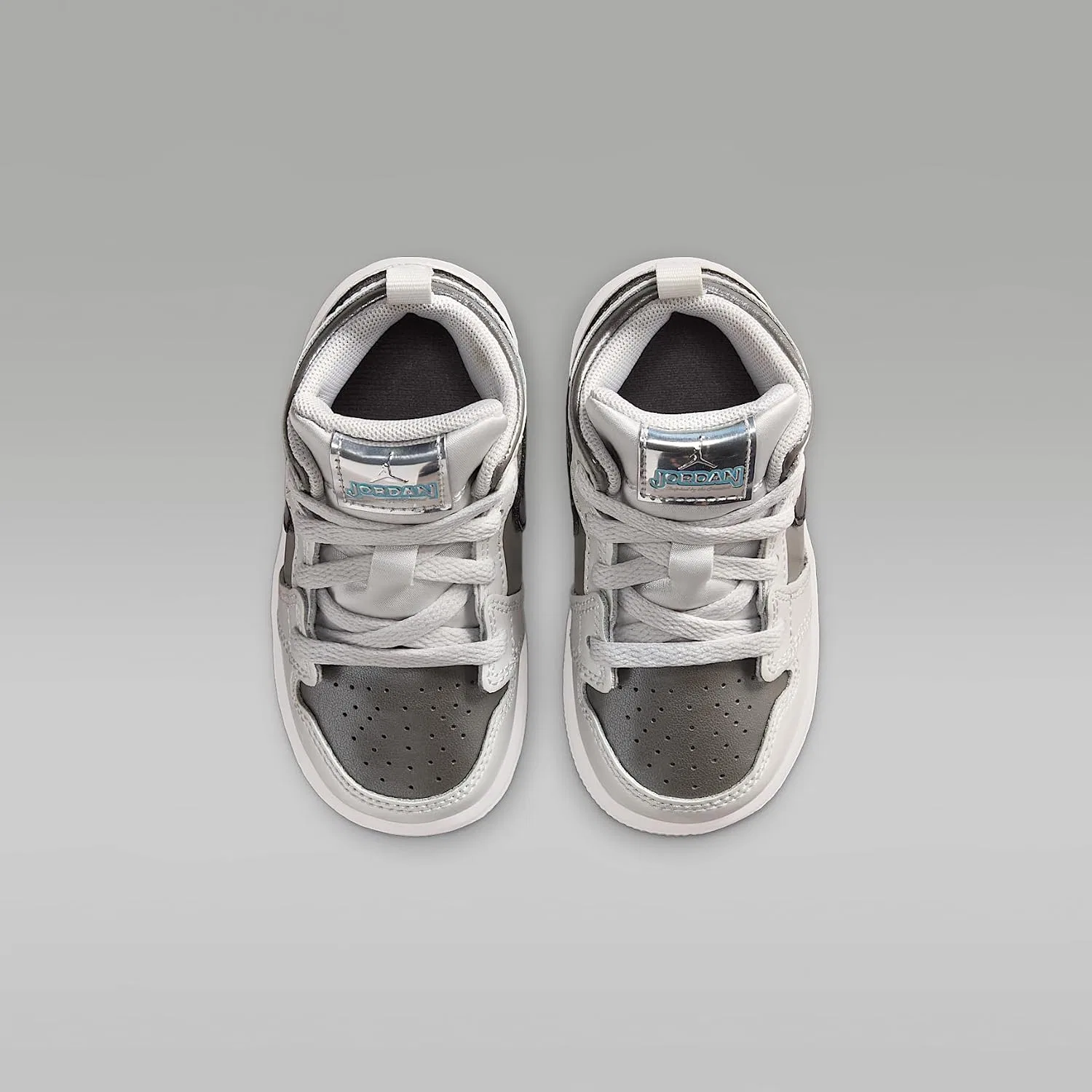 Детские кроссовки для мальчиков Jordan 1 Mid SE Nike, Photon Dust/Flat Pewter/Black/Blue Chill — фото 4