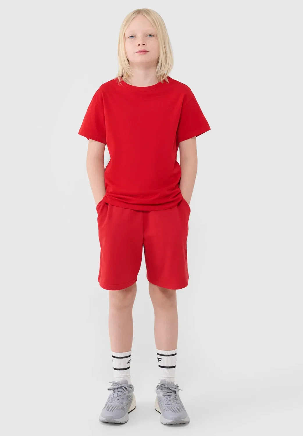 Spodenki dresowe chłopięce - niebieskie 122 (6-7 лат) - спортивные шорты 4F, Red