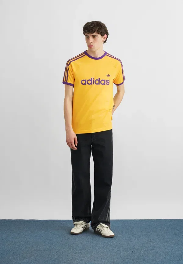 Футболка с принтом Ringer Adidas Originals, желтый — фото 2