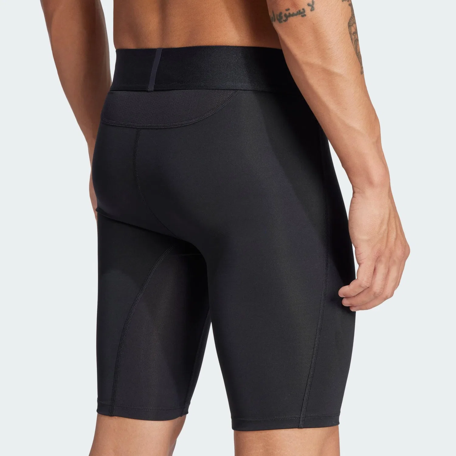 Женские короткие леггинсы TECHFIT Adidas, Schwarz — фото 4