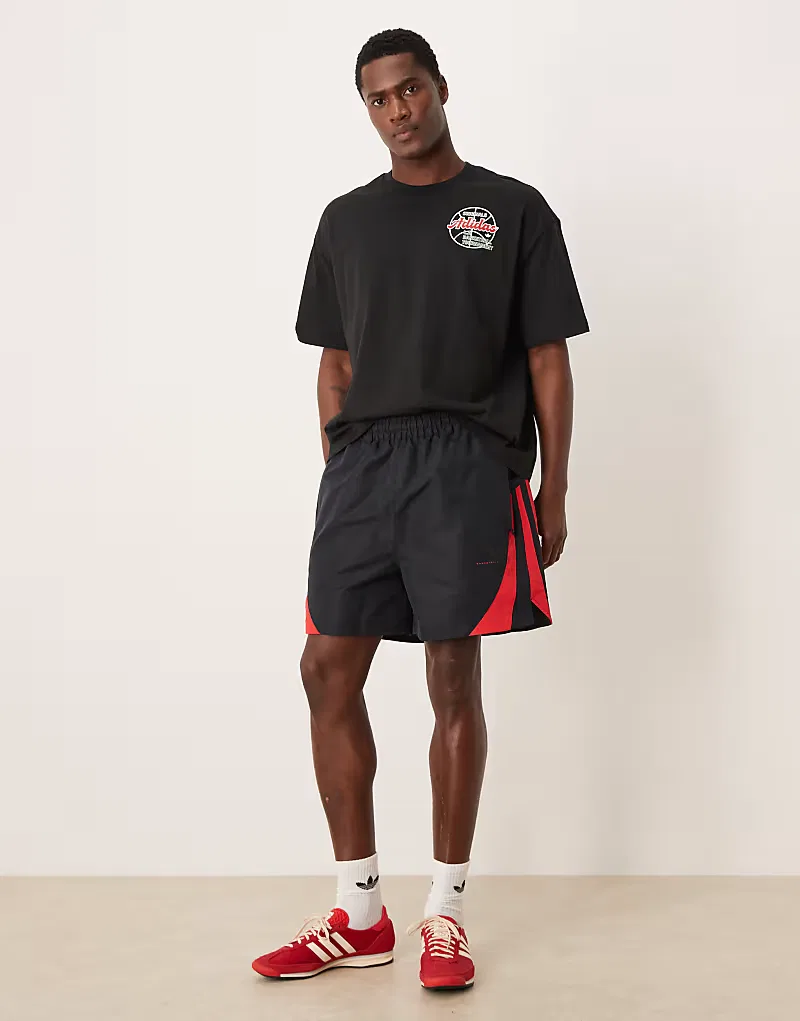 Баскетбольные шорты Adidas Originals в черно-красном цвете