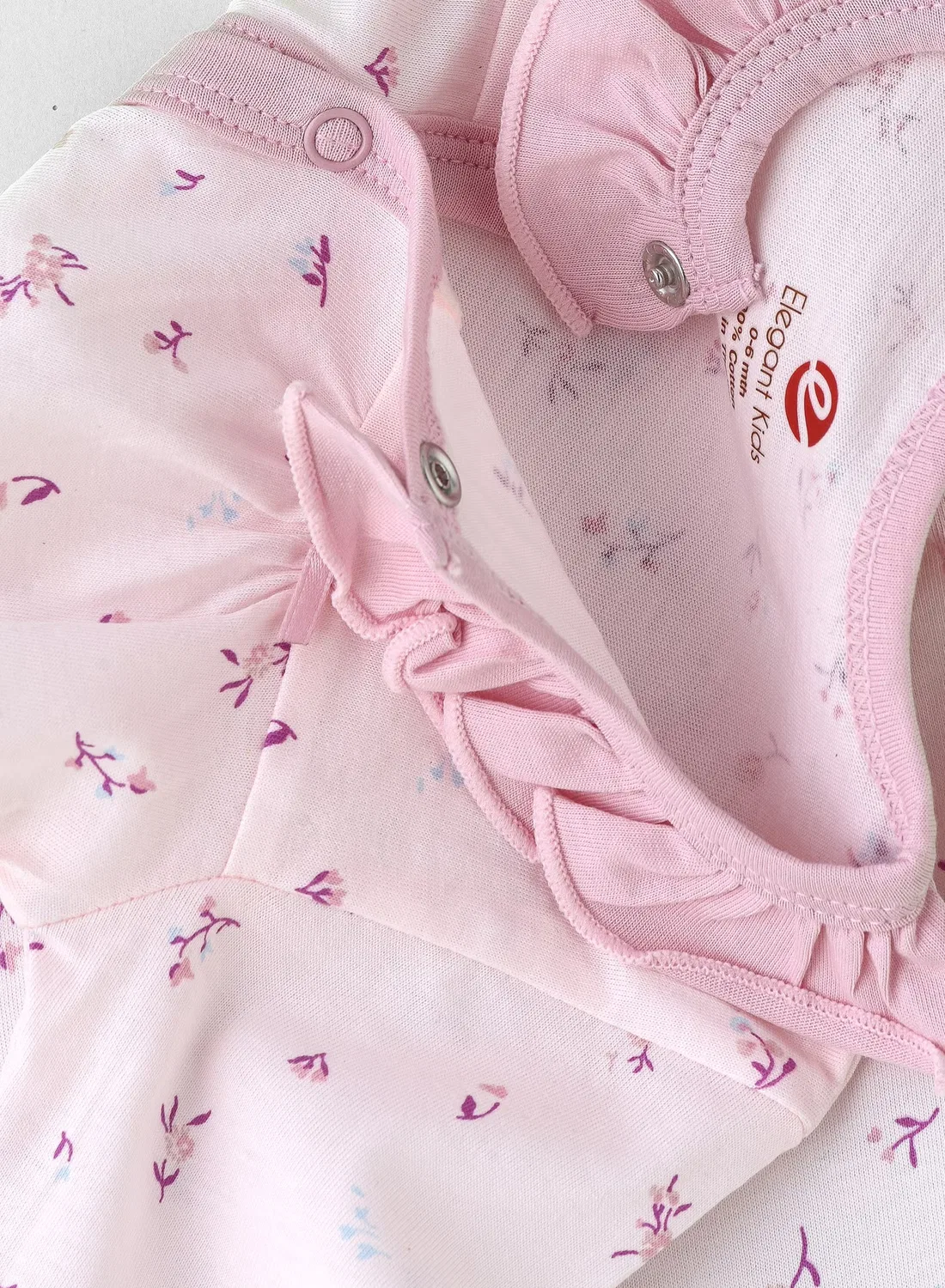 Комбинезон для сна с цветочным принтом с воротником-рюшем Elegant Kids, розовый — фото 3
