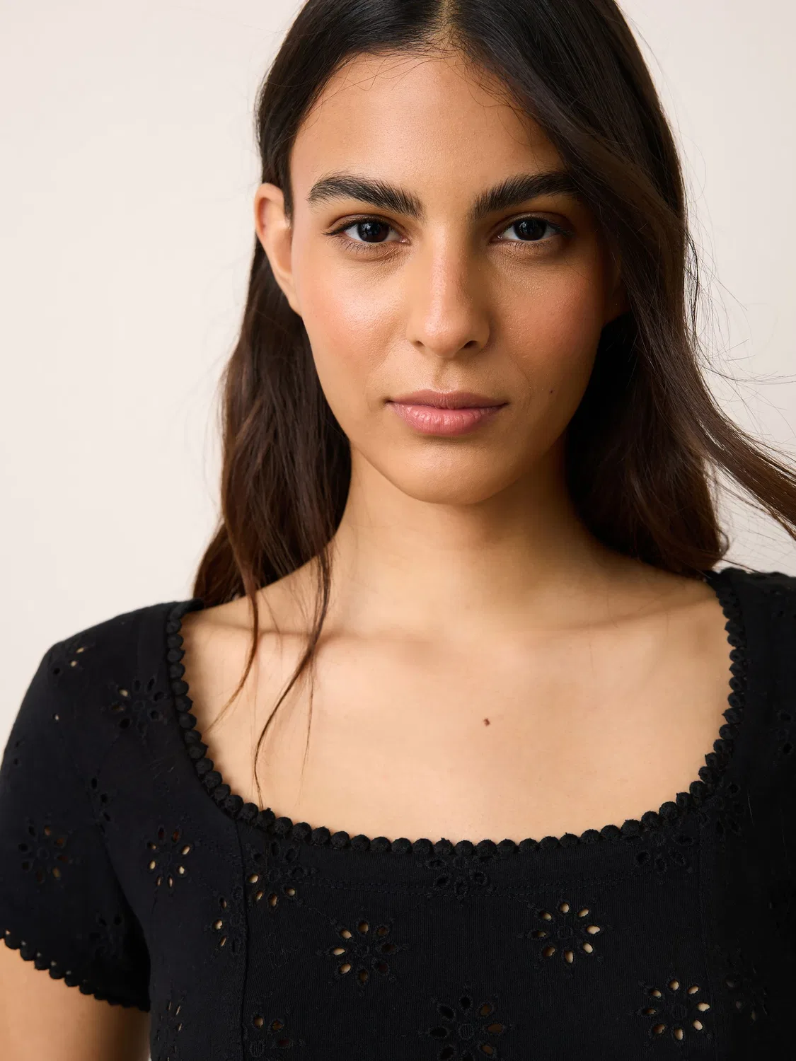 Топ с квадратным вырезом и вышивкой Broderie Square Neck Cap Sleeve Top Next, черный — фото 4