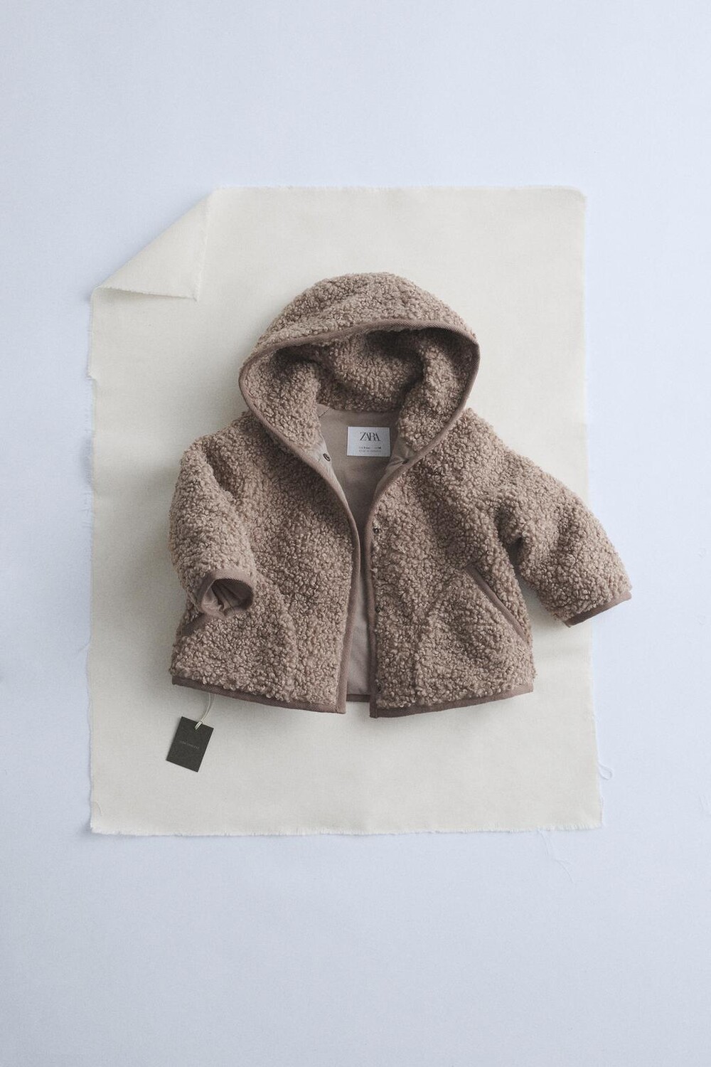 

Куртка из искусственной овчины с капюшоном ZARA, коричневый/серо-коричневый
