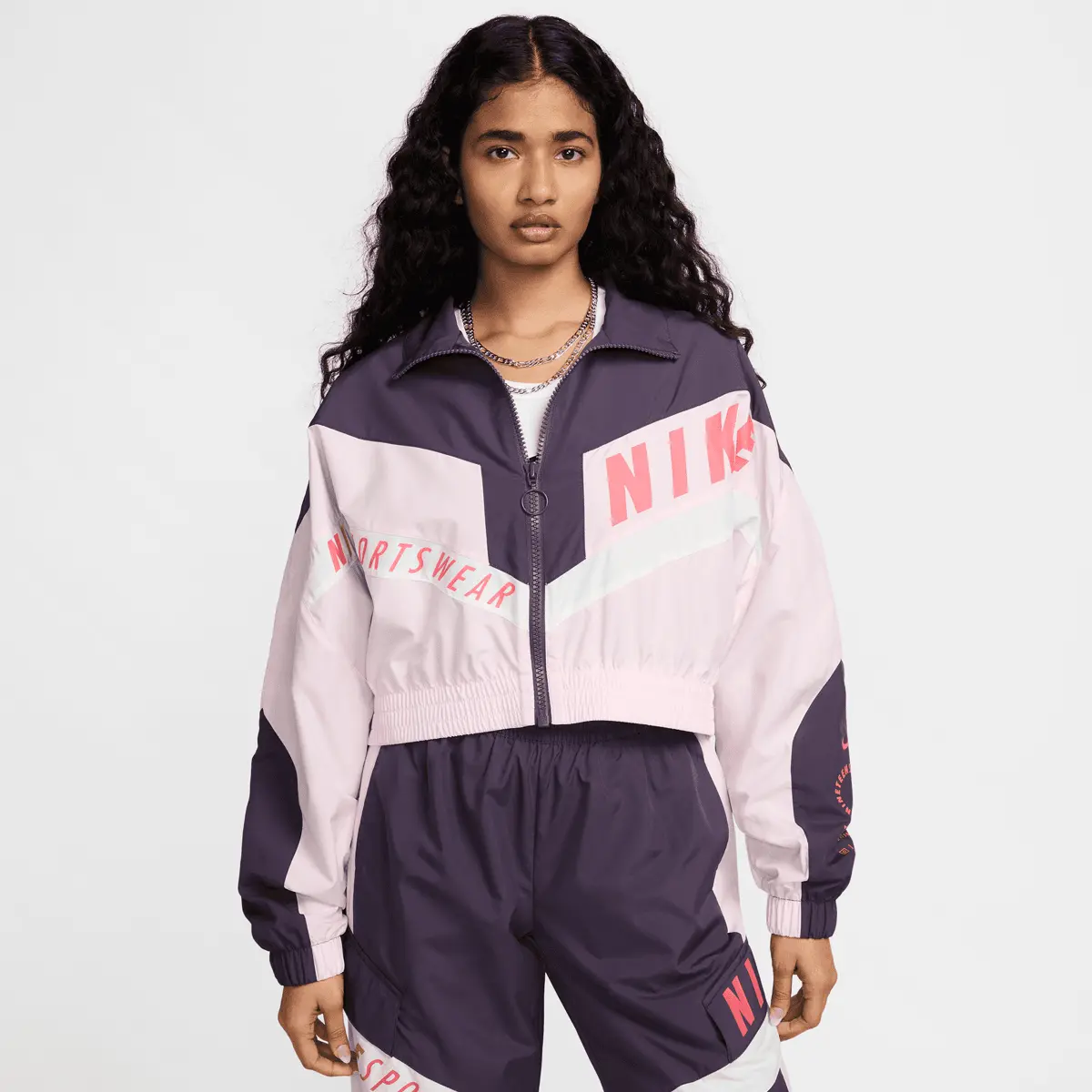 

Куртка Nike Sportswear Woven Jacket, фиолетовый/розовый