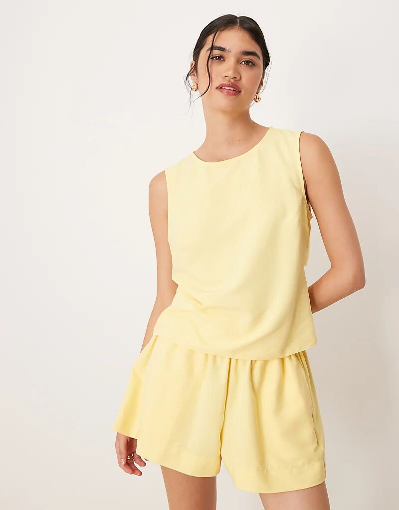 

Топ-комбинезон с открытыми завязками сзади ASOS DESIGN желтого цвета