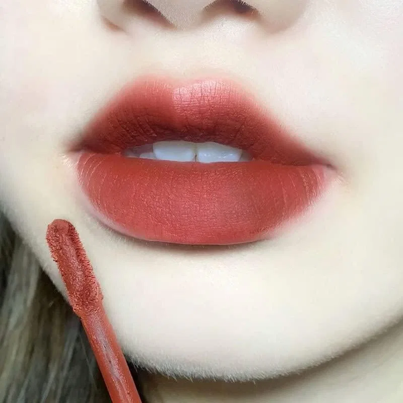 Матовая тинт-помада Velvet Matte Lip Tint, красный (3#), увлажняющая Generic — фото 3