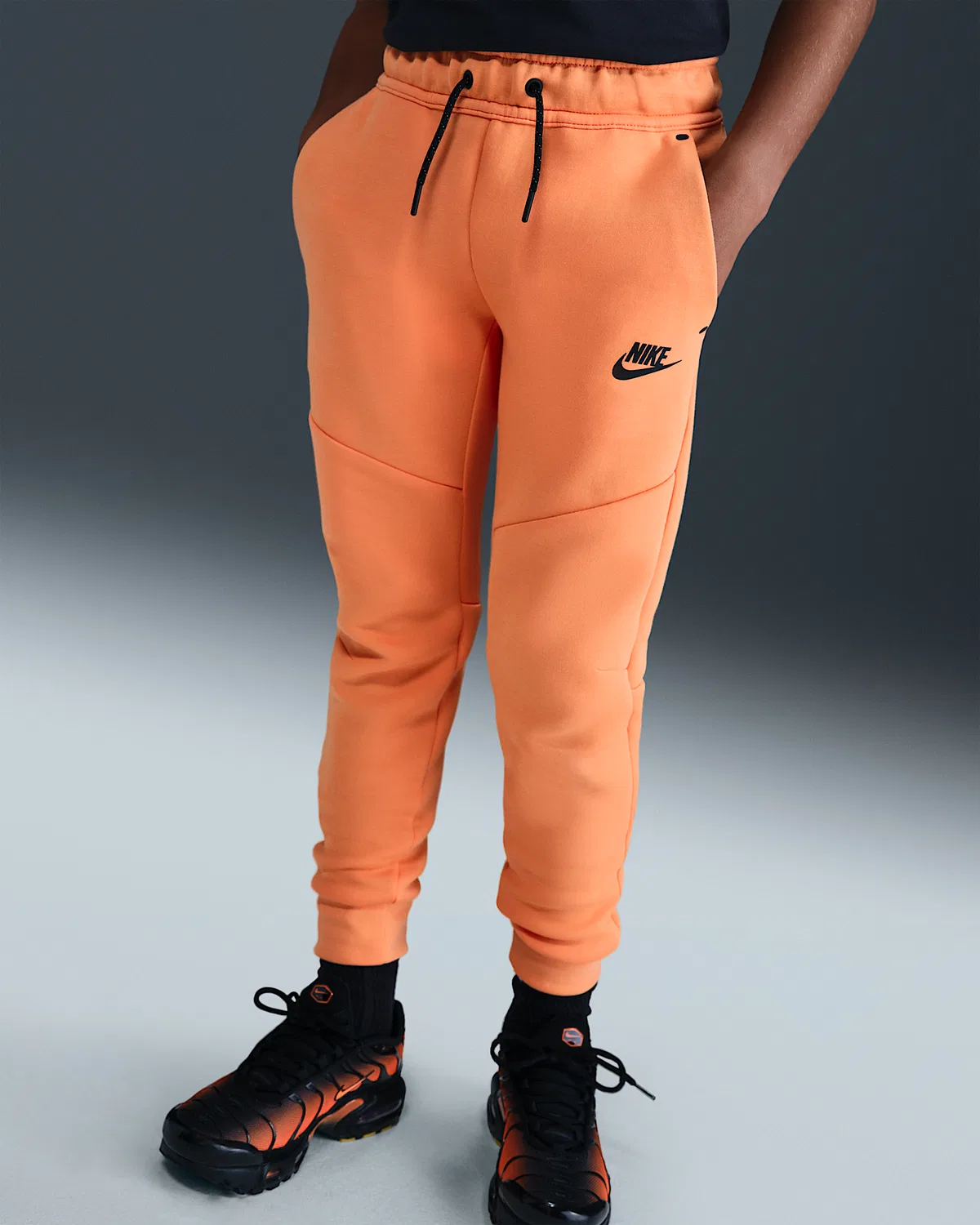 Джоггеры Nike Sportswear Tech Fleece для старших детей, Marrakesh/Black/Black — фото 2