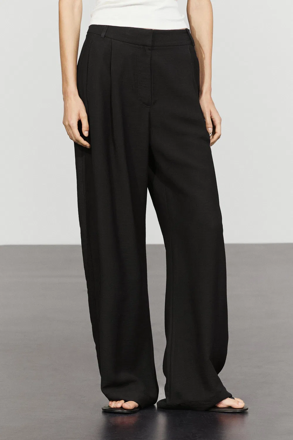 Брюки Massimo Dutti Pleated Barrel Fit, черный