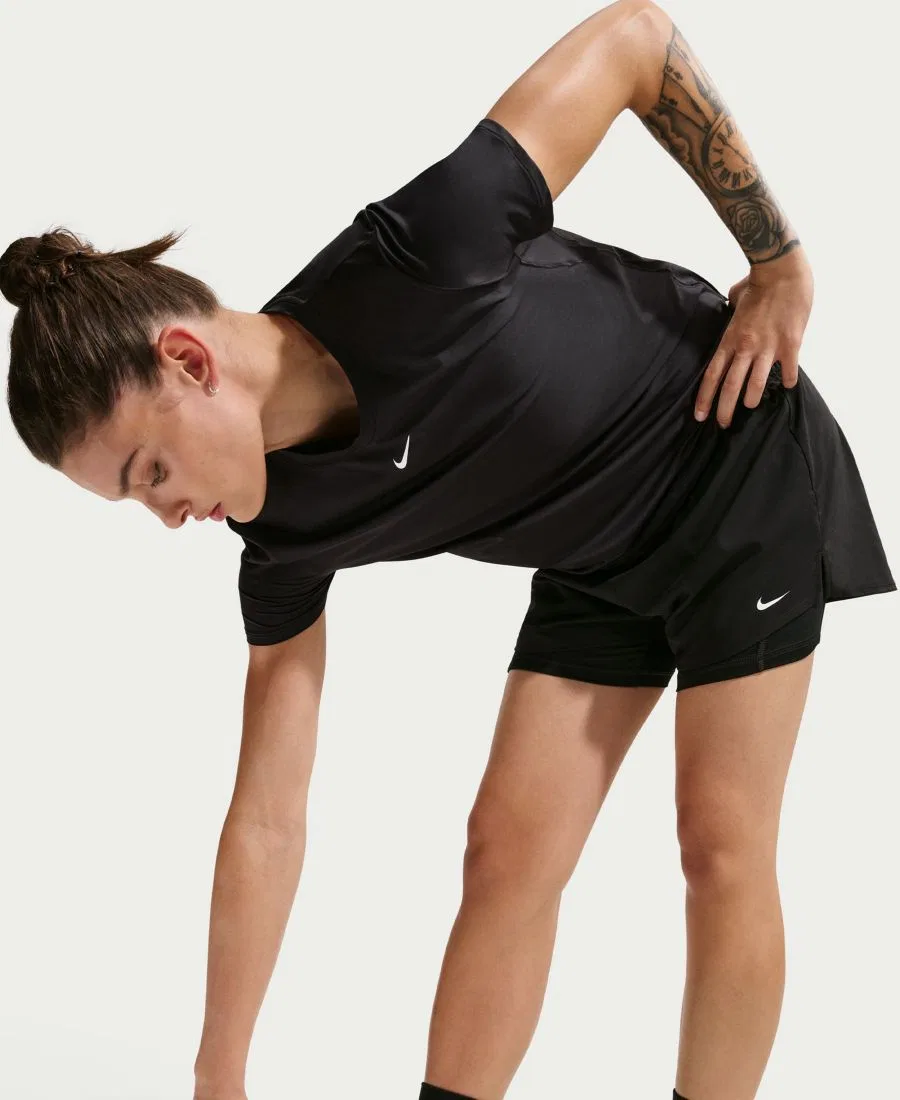 Женские шорты с высокой талией 2-в-1 с технологией Dri-FIT Nike, Black/White — фото 2