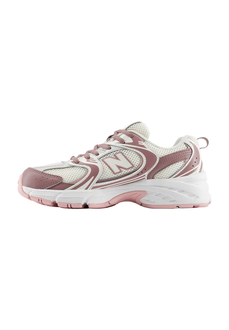 Кроссовки New Balance '530' коричневого и белого цвета — фото 2
