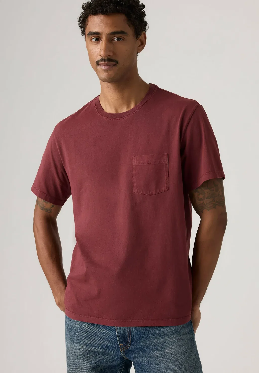 Свободная футболка с карманом - базовая футболка Levi'S, Garment Dye Fa - Reds - — фото 3