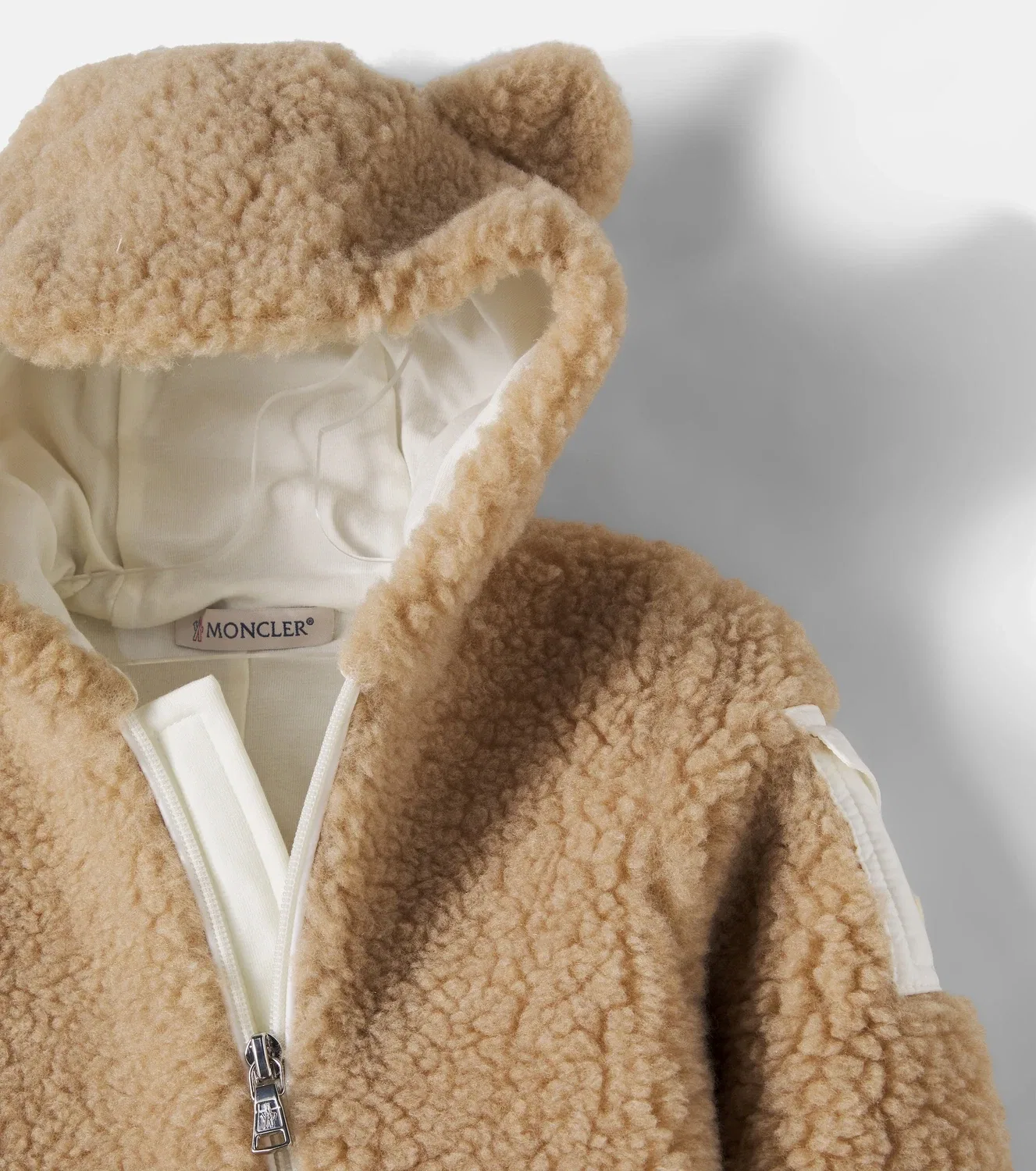 Детский плюшевый комбинезон с капюшоном Moncler Enfant, бежевый — фото 4