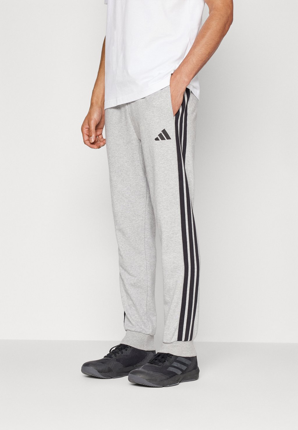

Спортивные брюки ESSENTIAL THREE STRIPES adidas Sportswear, серый