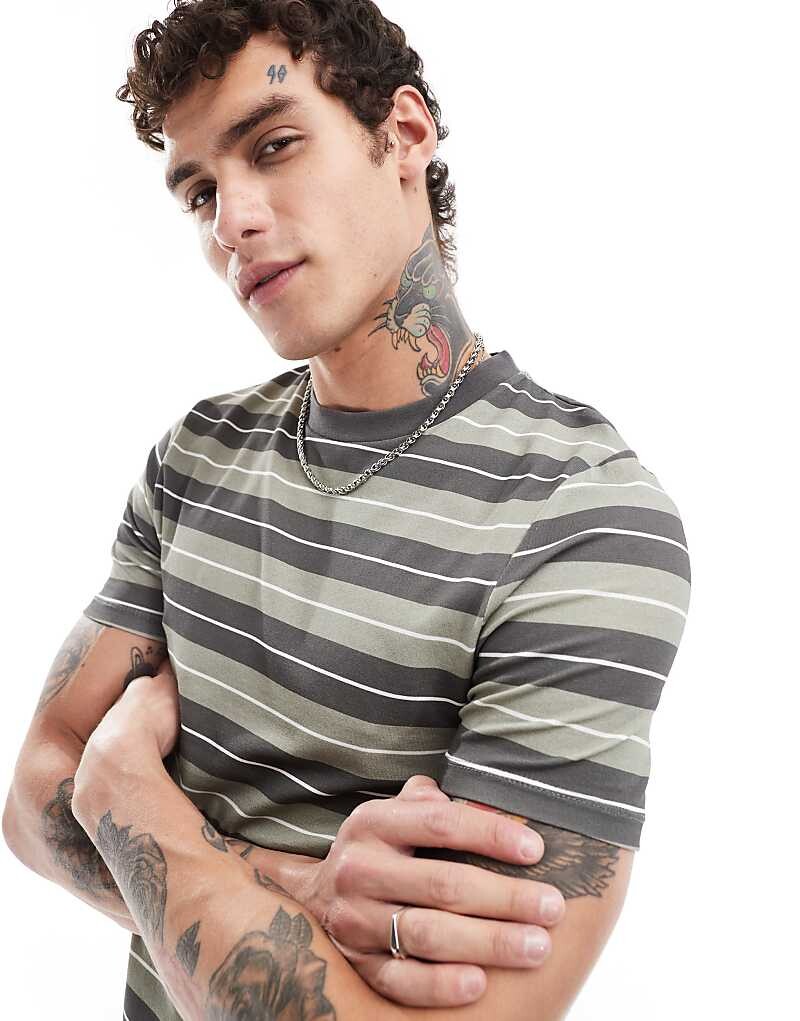 

Облегающая футболка в полоску ASOS DESIGN