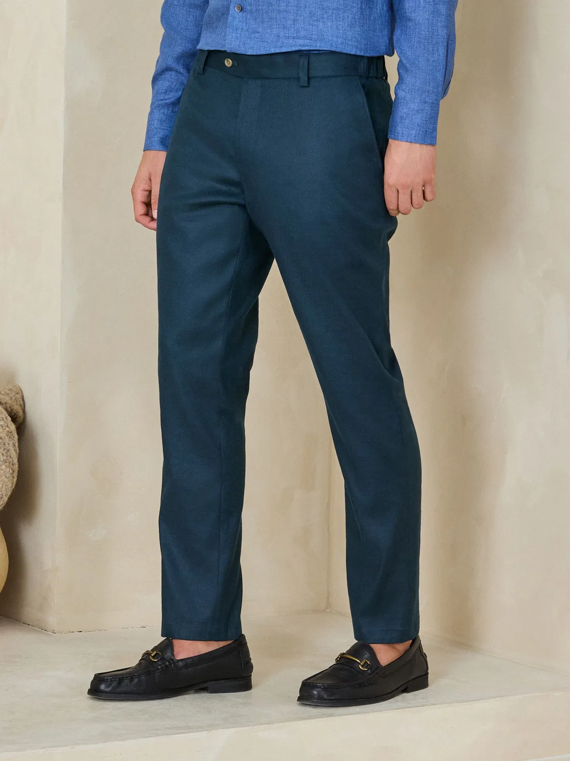 Next Темно-синие смарт-брюки приталенного кроя Motionflex Linen TENCEL из смеси лиоцелла