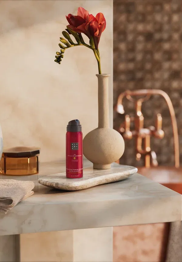 Пенка для душа с маслом сладкого миндаля и индийской розой Foaming shower gel Rituals, 50 мл, Rose — фото 4
