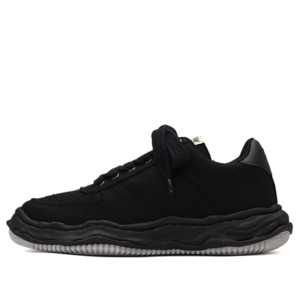 

Кроссовки wayne og sole canvas low-top sneaker Maison Mihara Yasuhiro, черный