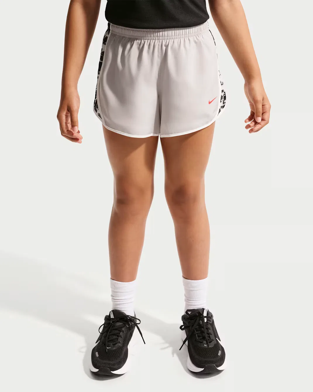 Шорты Dri-FIT для девочек (подростков) Nike Tempo, Moon Particle — фото 2