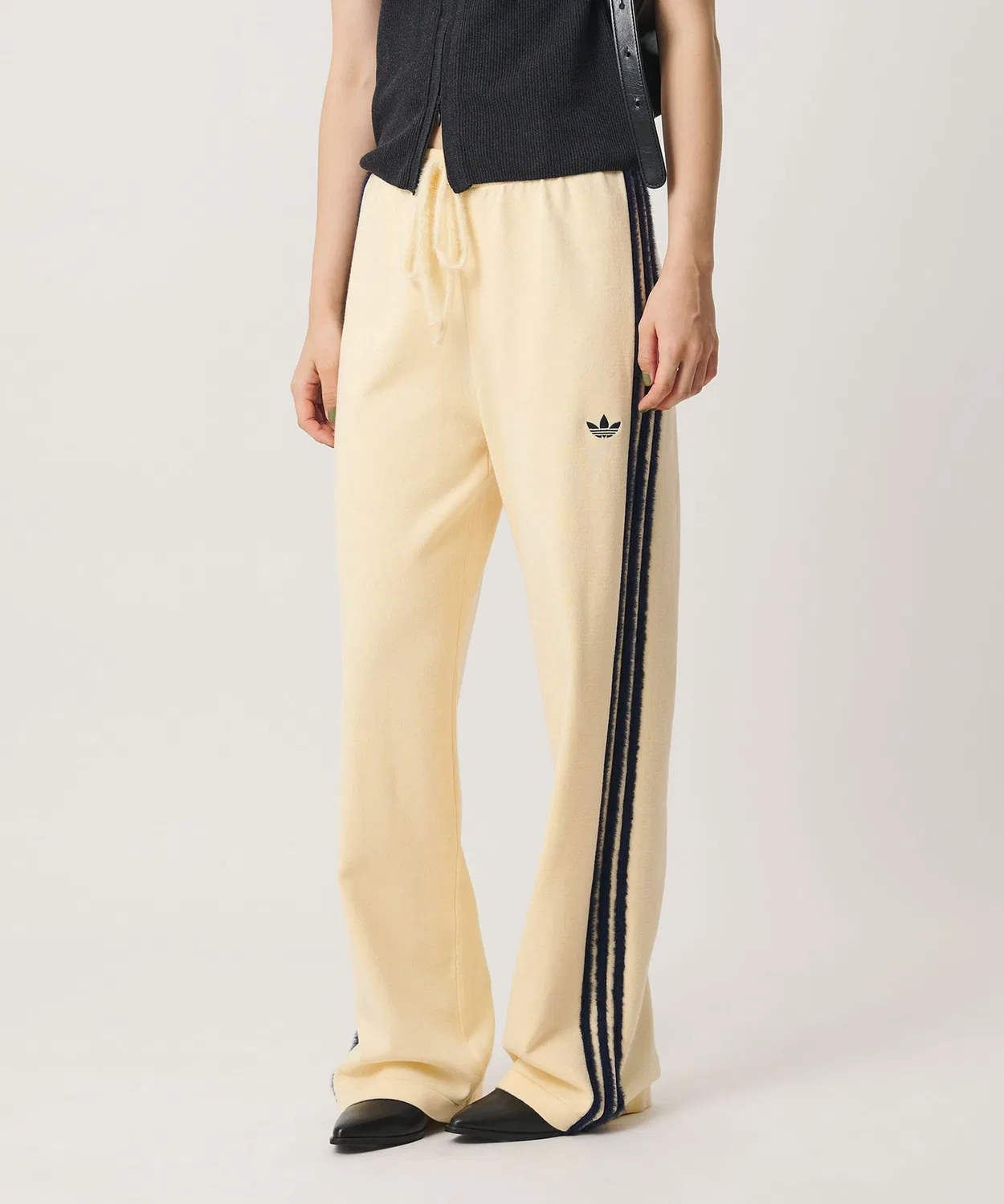 Женские широкие спортивные брюки с принтом Firebird Adidas Originals, Warm Vanilla/Night Indigo