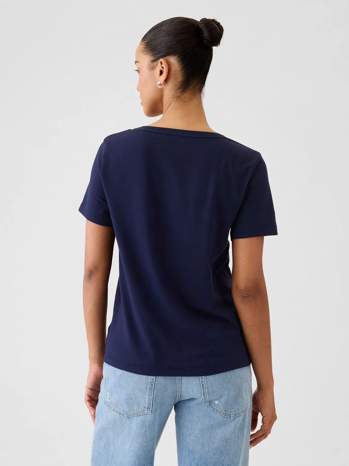 Футболка хлопковая VintageSoft V Neck Gap, синий — фото 2