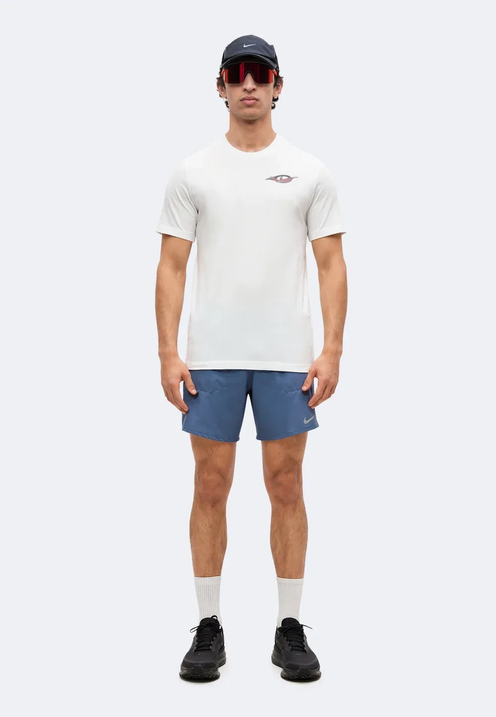 Tee stride - спортивная футболка Nike Performance, White/Fusion Red/Black — фото 2