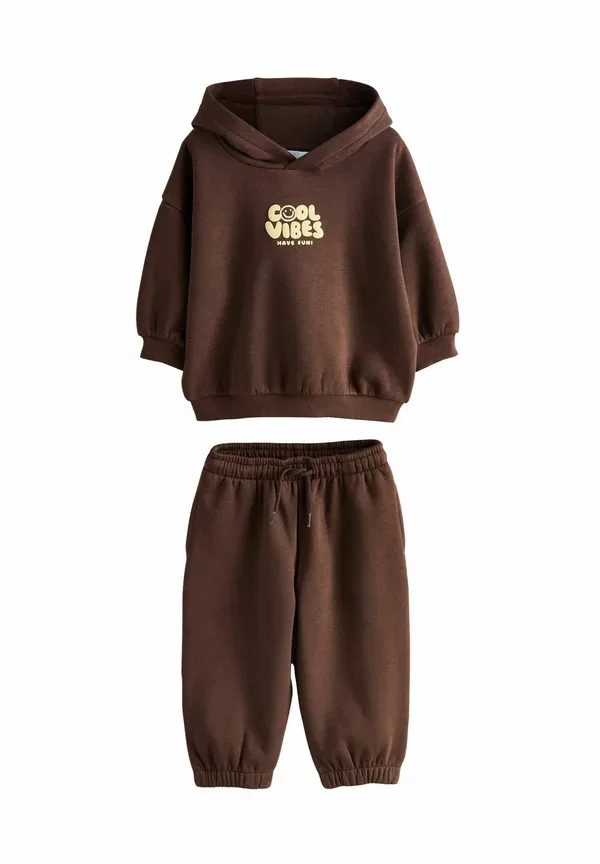 Костюм спортивный с принтом Tracksuit Next, шоколадный