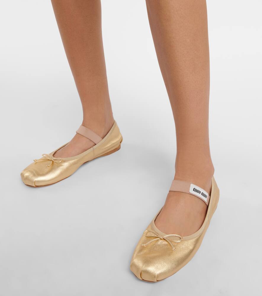 Балетки из металлизированной кожи Miu Miu, Platino — фото 4