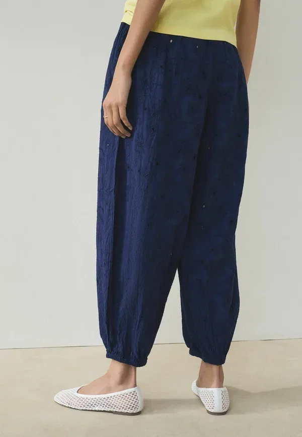 Брюки хлопковые Tall fit - broderie balloon leg trousers Next, Navy Blue, темно-синий — фото 3