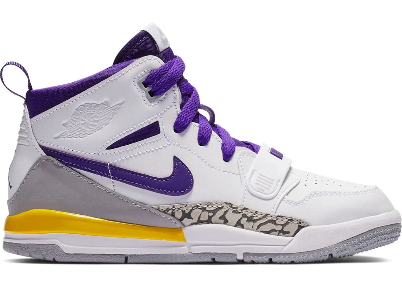 Детские кроссовки Lifestyle Jordan Legacy 312, White/Field Purple-Amarillo