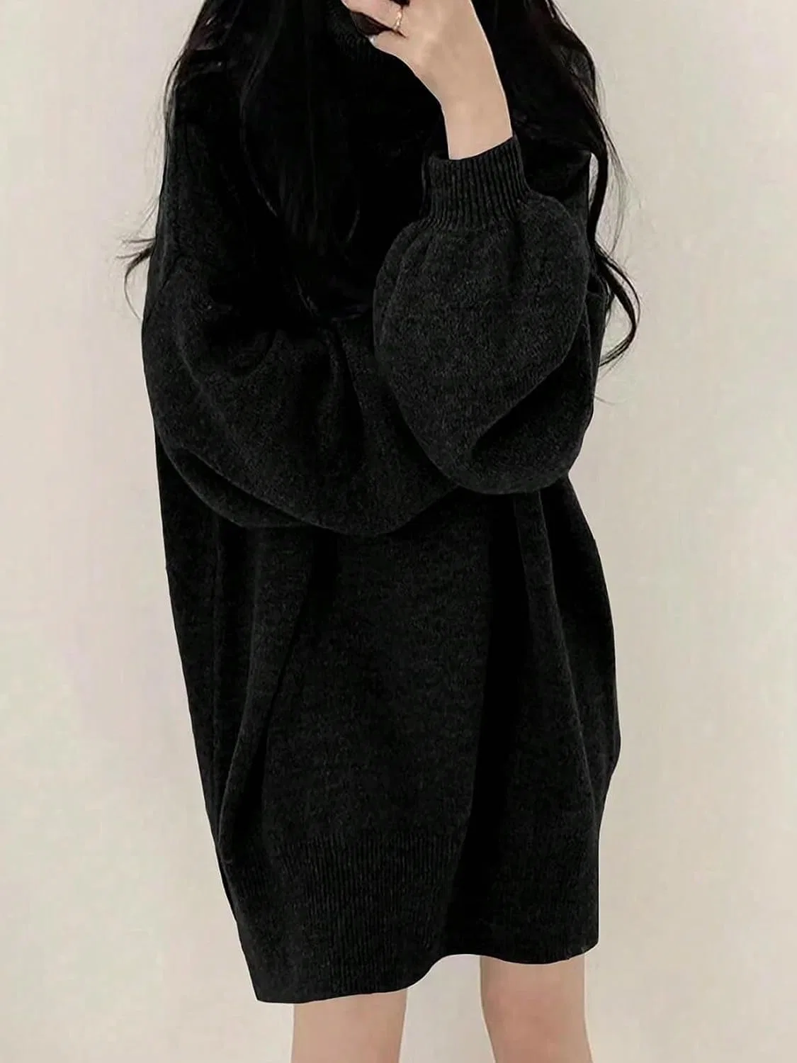 Женское короткое вязаное платье с асимметричным вырезом, Black — фото 4