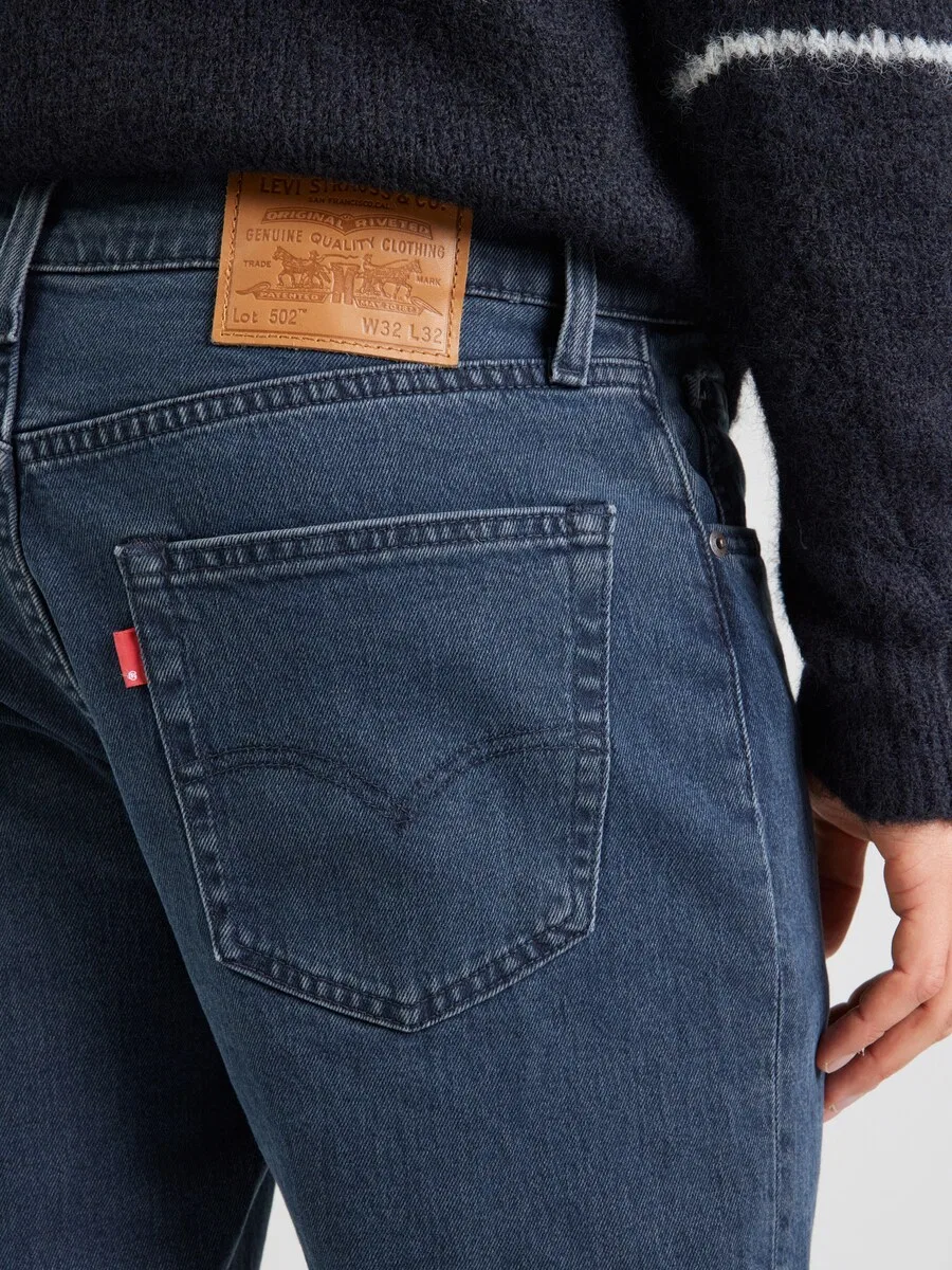 Джинсы LEVI'S Regular '502 Taper Jeans' темно-синего цвета — фото 2