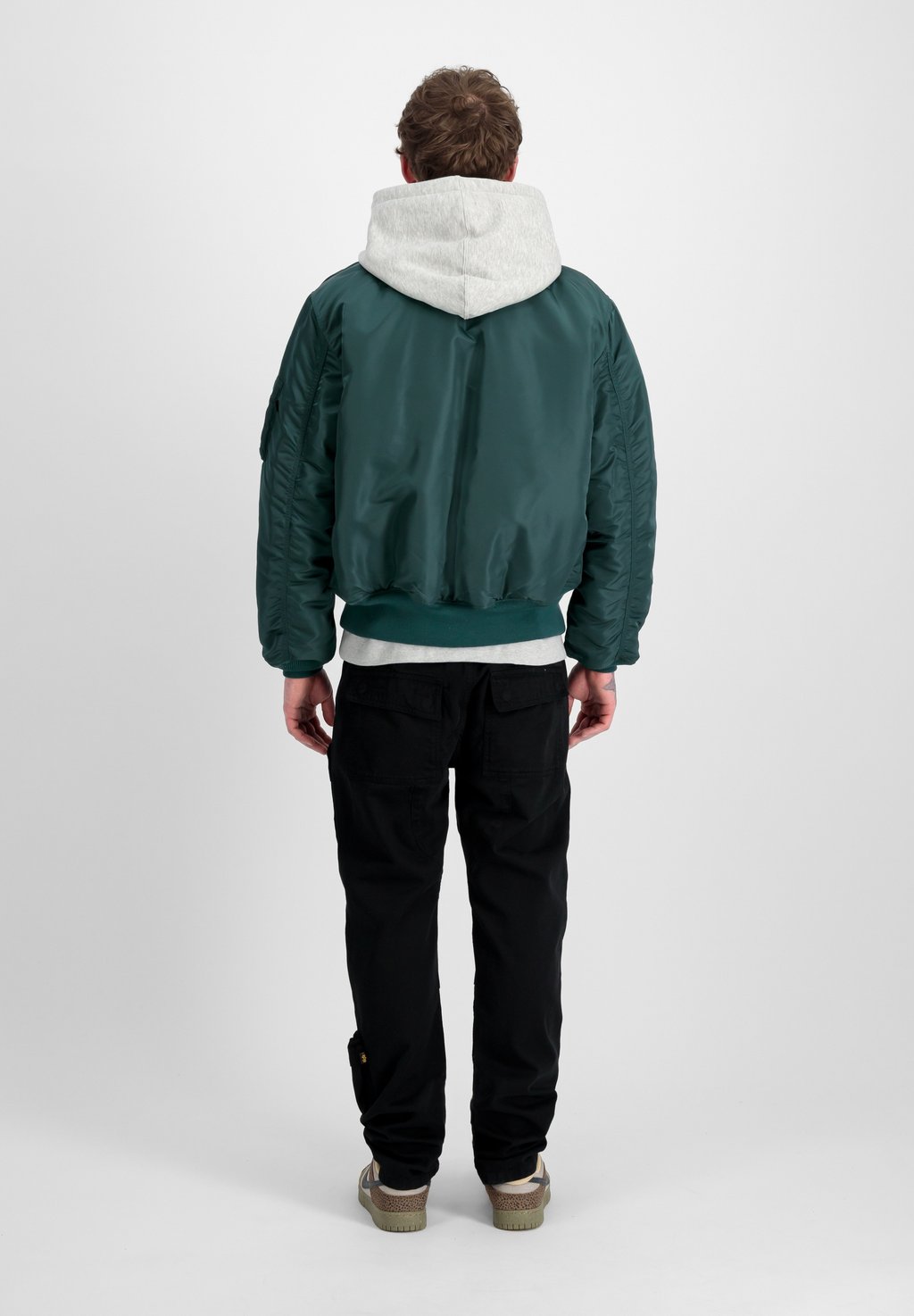 

Куртка-бомбер Alpha Industries, зеленый