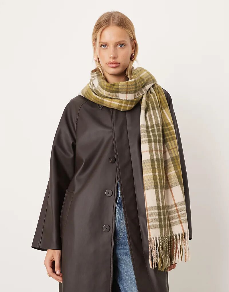 

Клетчатый шарф цвета хаки Mango