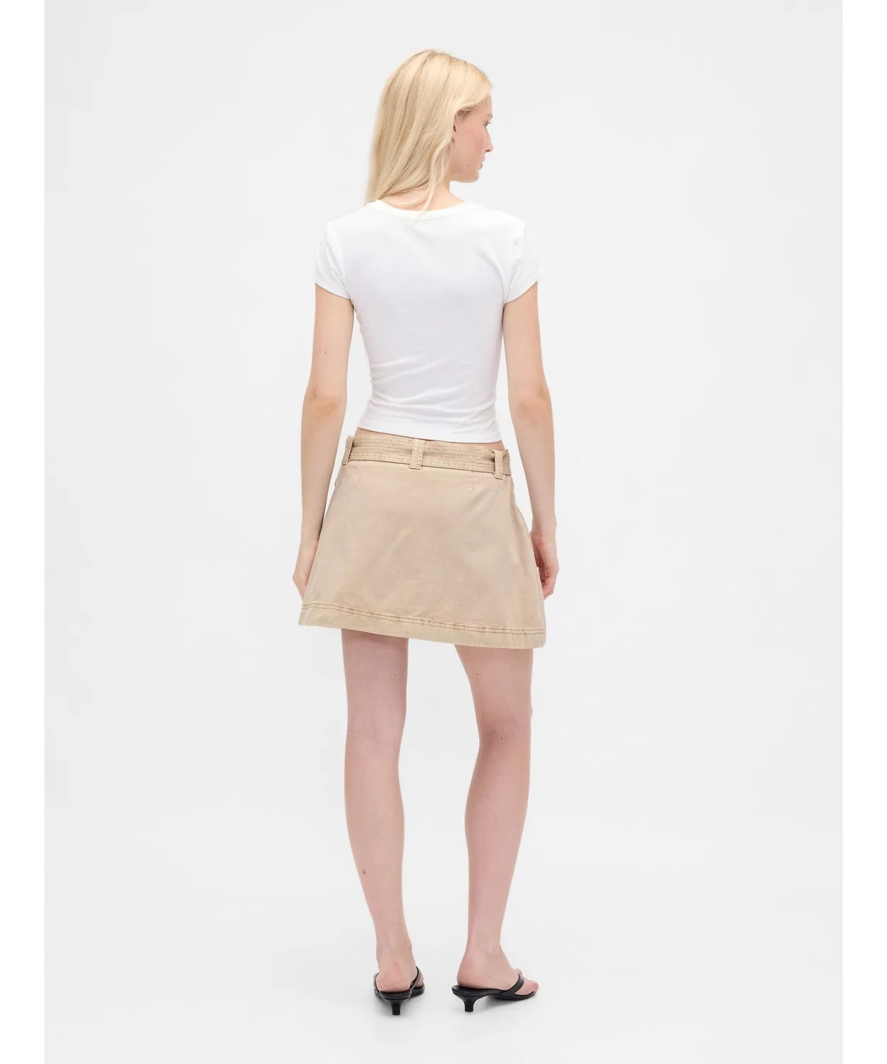 Женская мини-юбка-шорты с поясом, модель Belt Mini Skort GAP, Beige — фото 3