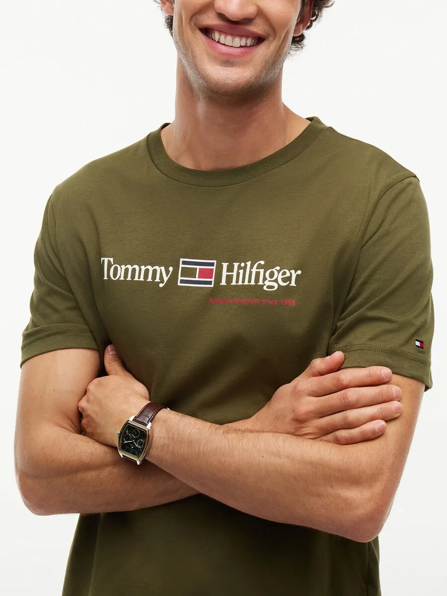 Футболка TOMMY HILFIGER Brand Love зеленого цвета — фото 3