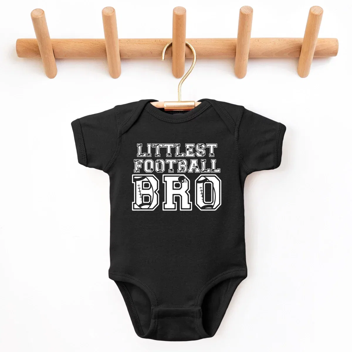 Детский боди с коротким рукавом с принтом Littlest Football Bro The Juniper Shop, Black — фото 2