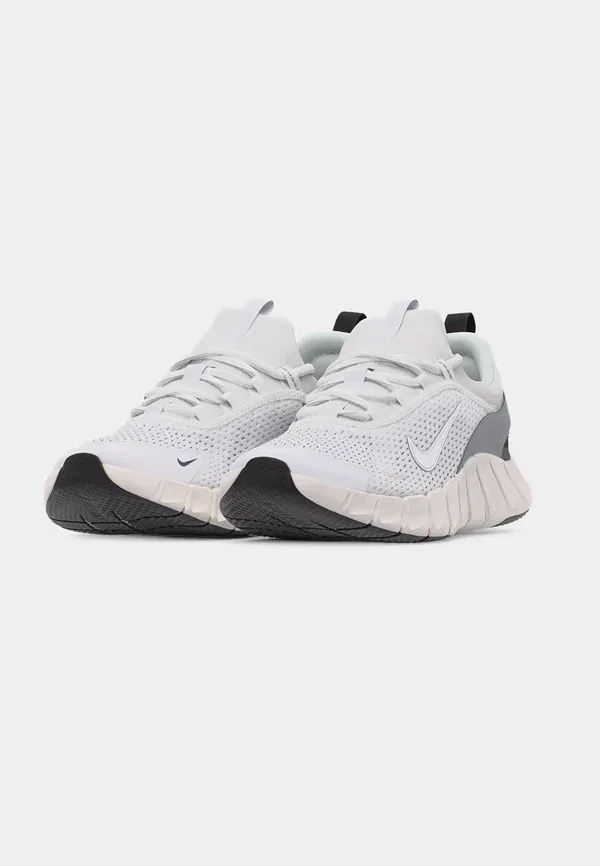 Кроссовки с технологией Free естественного движения Nike Performance White, Metallic Silver, Light Smoke Grey, Sail, белый/черный/серый — фото 3