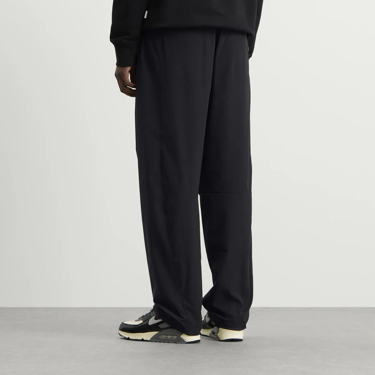 Брюки свободного кроя с открытым низом Tech Helios Sun Open Hem Pant Nike, Black — фото 3