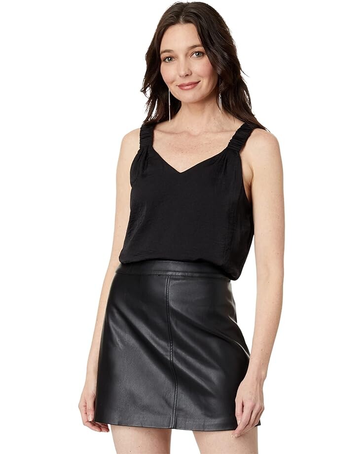 

Майка Vince Camuto Sleeveless Ruffle Strap Rumple Tank, цвет Rich Black