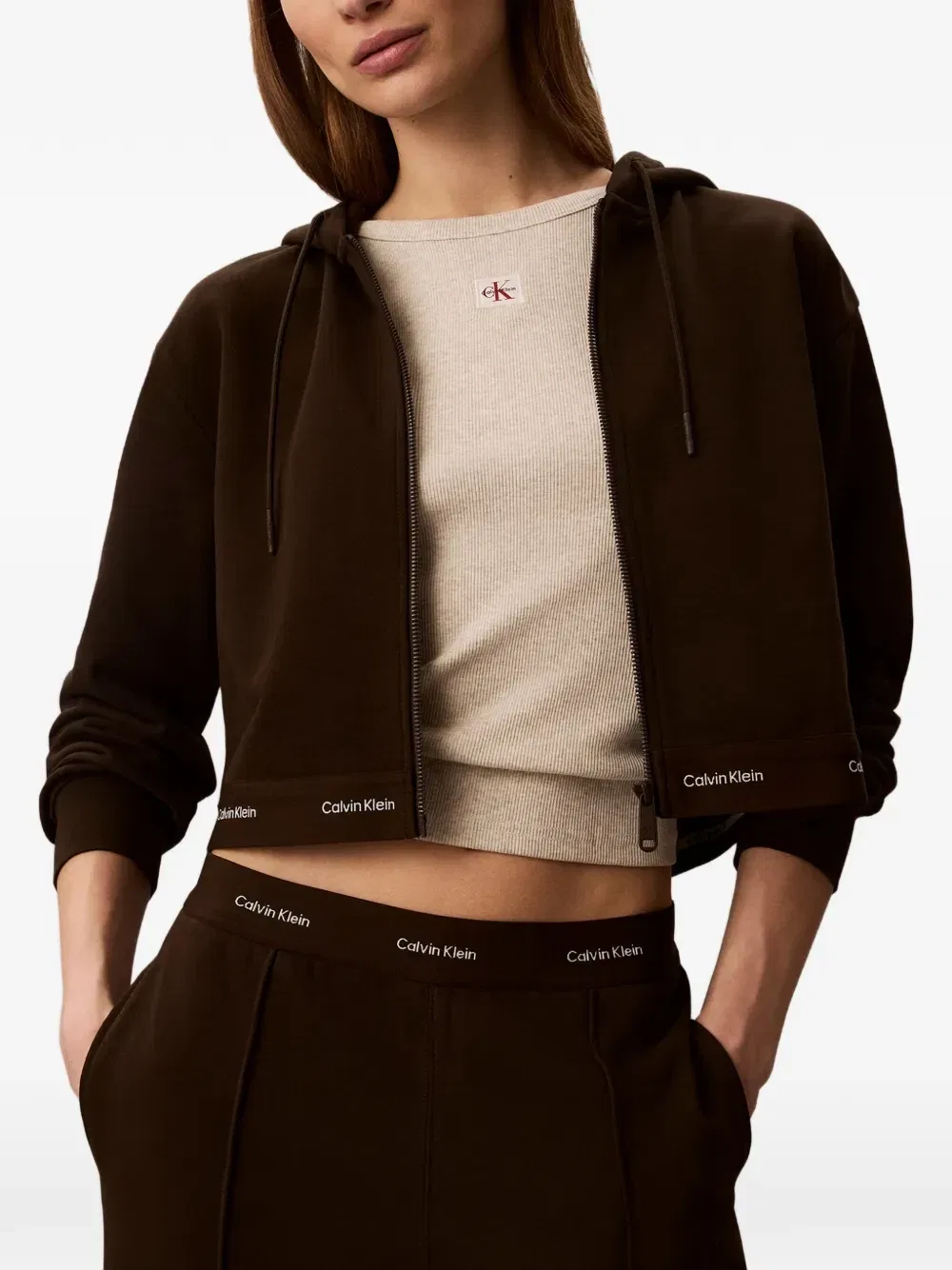 Укороченное худи на молнии с логотипом на тесьме Calvin Klein, коричневый