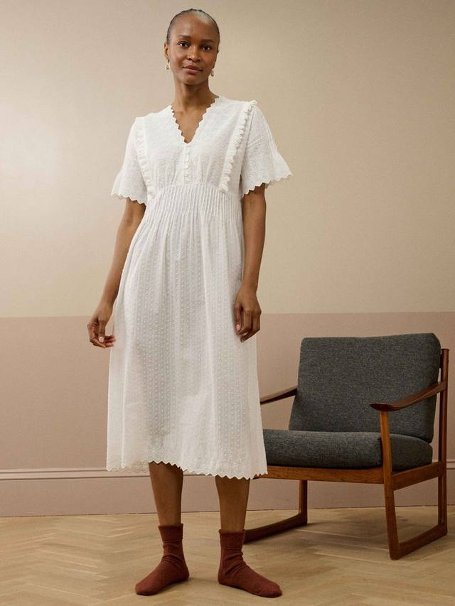 

Хлопковое ночное платье Doby с вышивкой Broderie Anglaise Brora