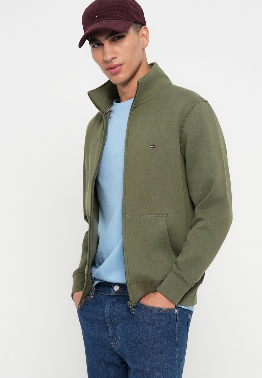 Толстовка Tommy Hilfiger ESSENTIAL STAND COLLAR, Battle Green/Dark Green — фото 4